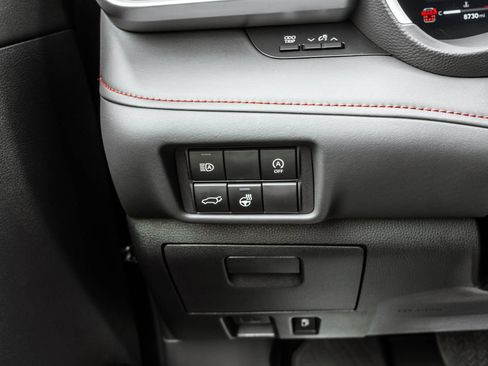 Used 2025 Toyota Highlander XSE AWD/4WD image 16