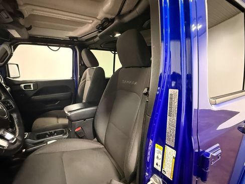 Used 2018 Jeep Wrangler Unlimited Sahara AWD/4WD image 57