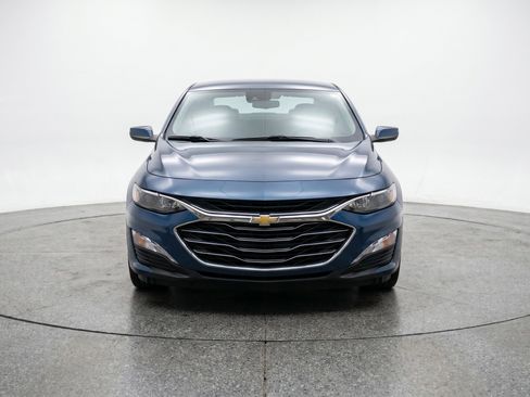 Used 2024 Chevrolet Malibu LT FWD image 2