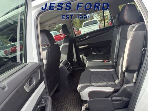 Used 2024 Volkswagen Atlas Peak Edition SEL image 12