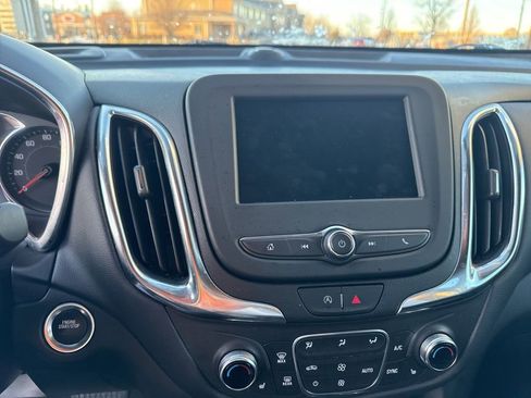 Used 2022 Chevrolet Equinox LT w/ Driver Convenience Package image 19