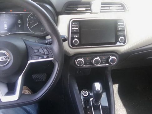 Used 2020 Nissan Versa SV image 10