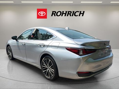 Used 2024 Lexus ES 300h w/ Premium Package FWD image 11