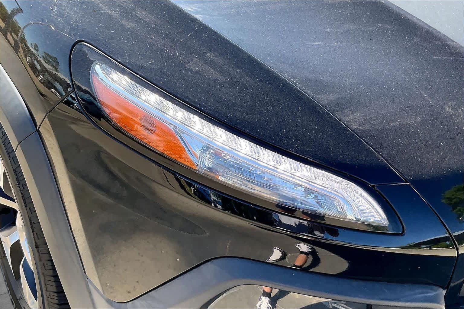 Used 2018 Jeep Cherokee Trailhawk AWD/4WD image 27