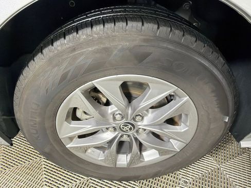 Used 2024 Toyota Sienna XLE image 17