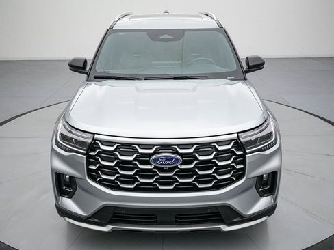 Certified 2025 Ford Explorer Platinum image 9