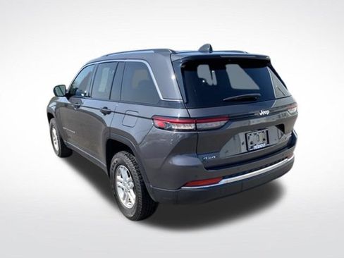 Used 2023 Jeep Grand Cherokee Laredo w/ Luxury Tech Group I AWD/4WD image 3