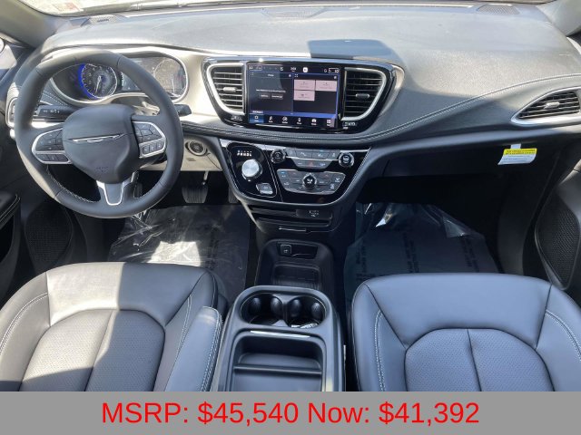 New 2027 Chrysler Pacifica Select FWD image 2