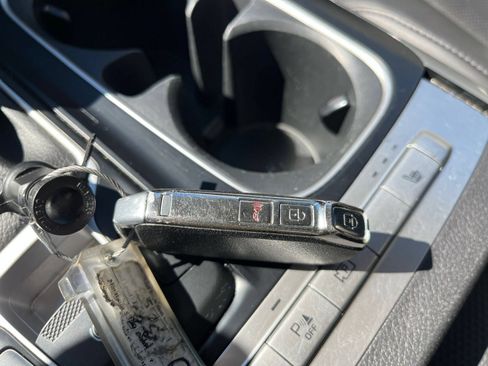 Used 2023 Kia Carnival LX FWD image 17