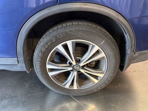 Used 2019 Nissan Rogue SV w/ Premium Package FWD image 9