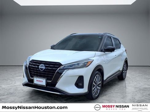 Used 2023 Nissan Kicks SR FWD image 4
