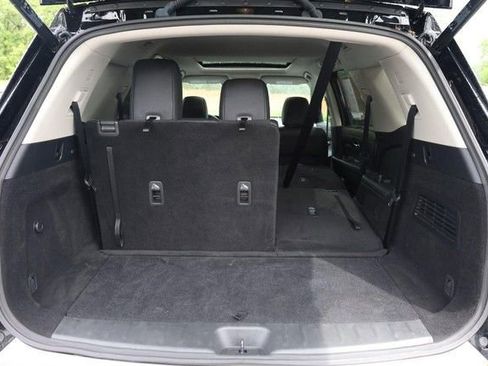 Certified 2025 Nissan Pathfinder SL w/ SL Premium Package FWD image 8