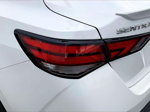 Used 2022 Nissan Sentra SR w/ SR Premium Package FWD image 25