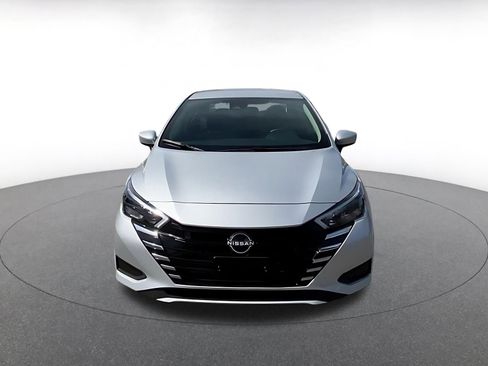 Used 2025 Nissan Versa SV image 4