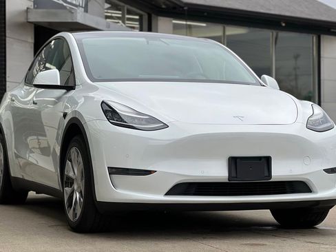 Used 2021 Tesla Model Y Long Range image 38