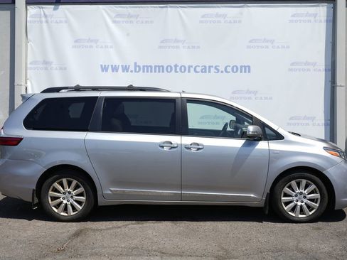 Used 2017 Toyota Sienna AWD image 7