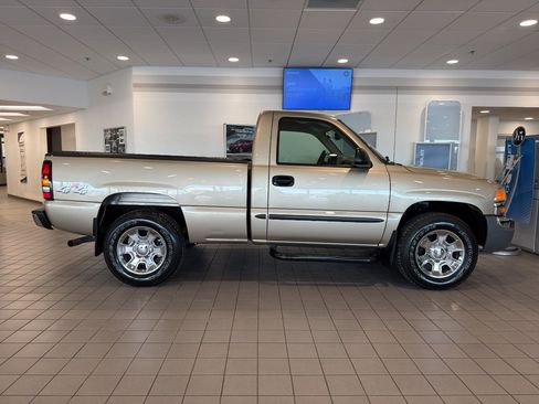 Used 2004 GMC Sierra 1500 4x4 Regular Cab w/ Light Duty Power Package image 3
