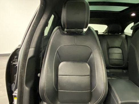 Used 2019 Jaguar F-PACE S image 25