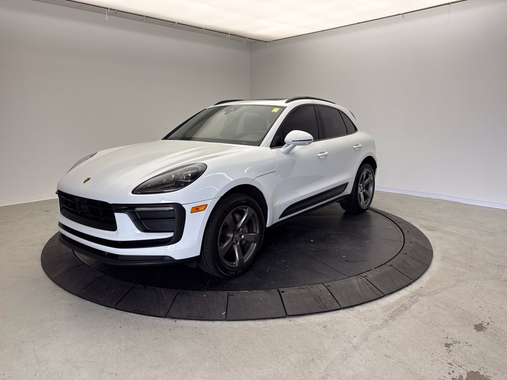 Certified 2024 Porsche Macan AWD/4WD image 1