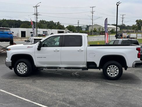 Used 2024 Chevrolet Silverado 2500 LT AWD/4WD image 8