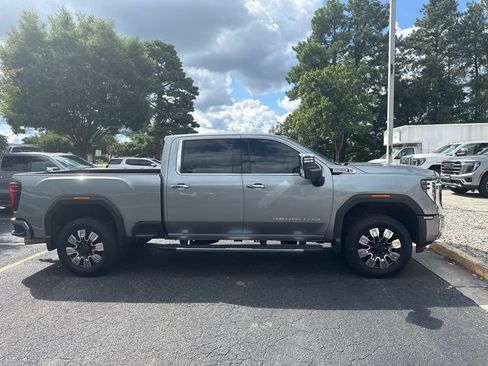 Used 2024 GMC Sierra 3500 Denali w/ Denali Reserve Package AWD/4WD image 4