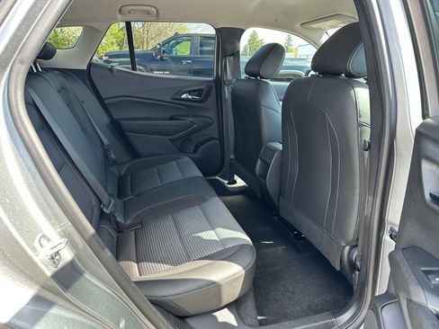 Used 2025 Chevrolet Trax LT FWD image 13