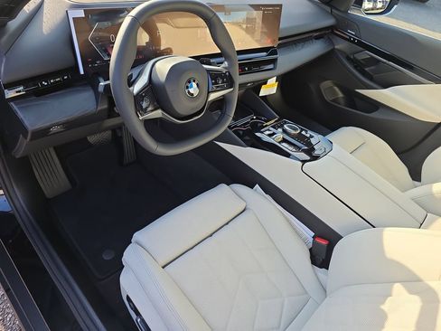 New 2026 BMW 530i xDrive w/ Premium Package image 9