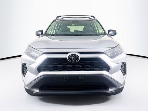 Used 2019 Toyota RAV4 LE image 2