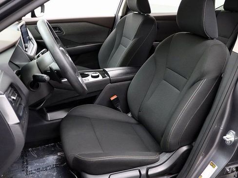 Used 2023 Nissan Rogue S image 9