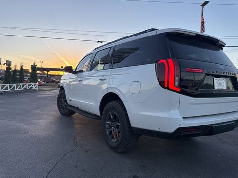 Used 2025 Ford Expedition Tremor image 9