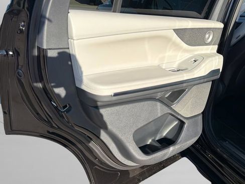 New 2026 Lincoln Navigator Reserve w/ Jet Appearance Package image 11