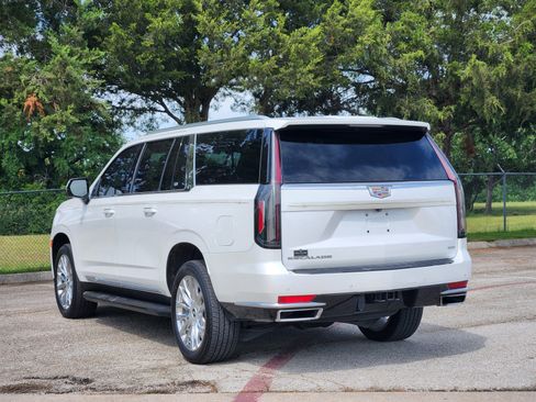 Certified 2024 Cadillac Escalade ESV Luxury RWD image 4
