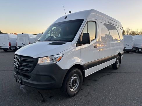 Used 2025 Mercedes-Benz Sprinter 2500 image 3