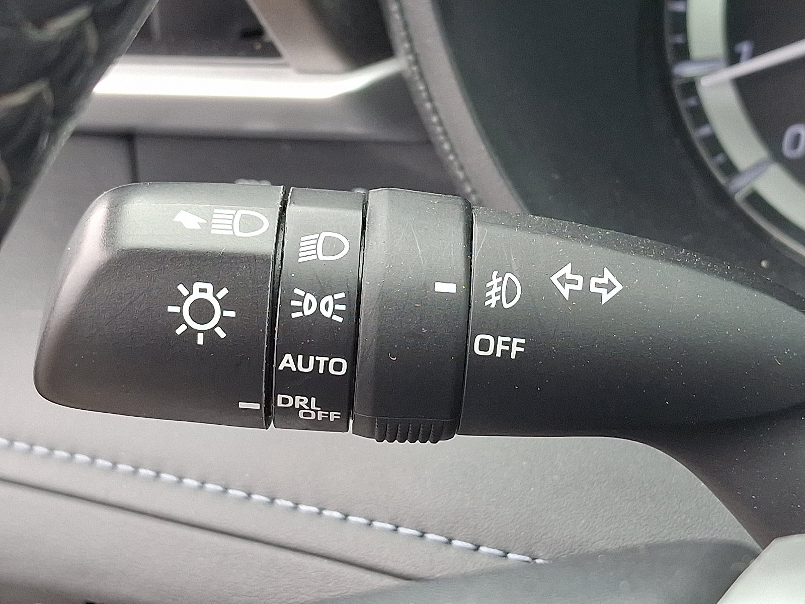 Used 2024 Toyota Highlander LE AWD/4WD image 26