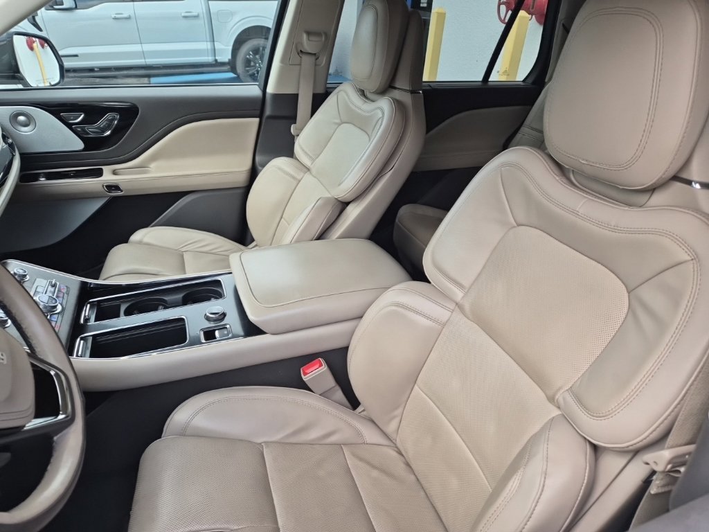 Used 2022 Lincoln Aviator Reserve w/ Equipment Group 201A RWD image 2