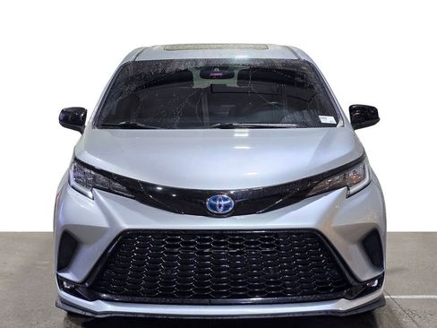 Used 2021 Toyota Sienna XSE image 2