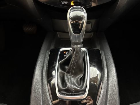 Used 2018 Nissan Rogue SV FWD image 18