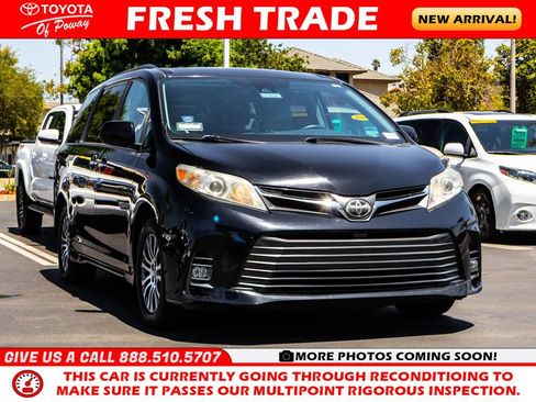 Used 2019 Toyota Sienna XLE w/ XLE Navigation Package FWD image 1