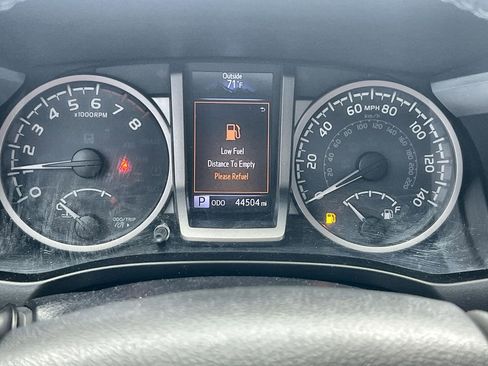 Used 2019 Toyota Tacoma SR5 AWD/4WD image 15