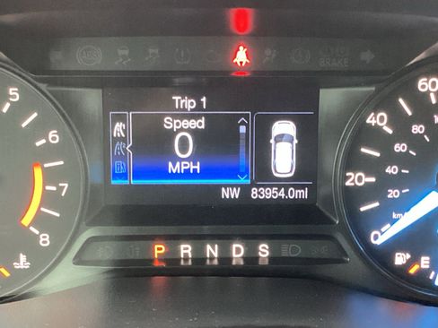 Used 2019 Ford Explorer XLT image 3