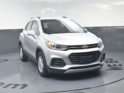 Used 2018 Chevrolet Trax LT w/ LT Convenience Package FWD image 14