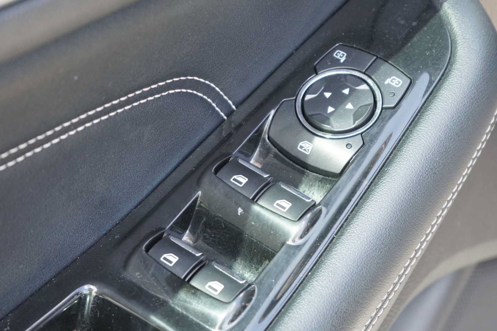Used 2019 Ford Edge Titanium w/ Equipment Group 301A FWD image 17