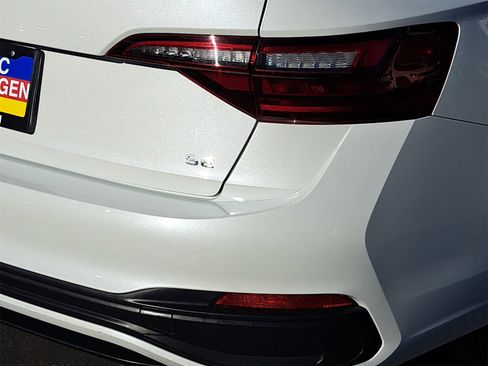 Used 2022 Volkswagen Jetta SE image 35