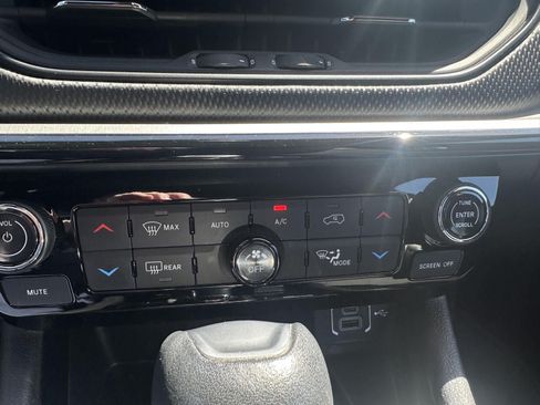 Used 2025 Jeep Compass Trailhawk AWD/4WD image 25