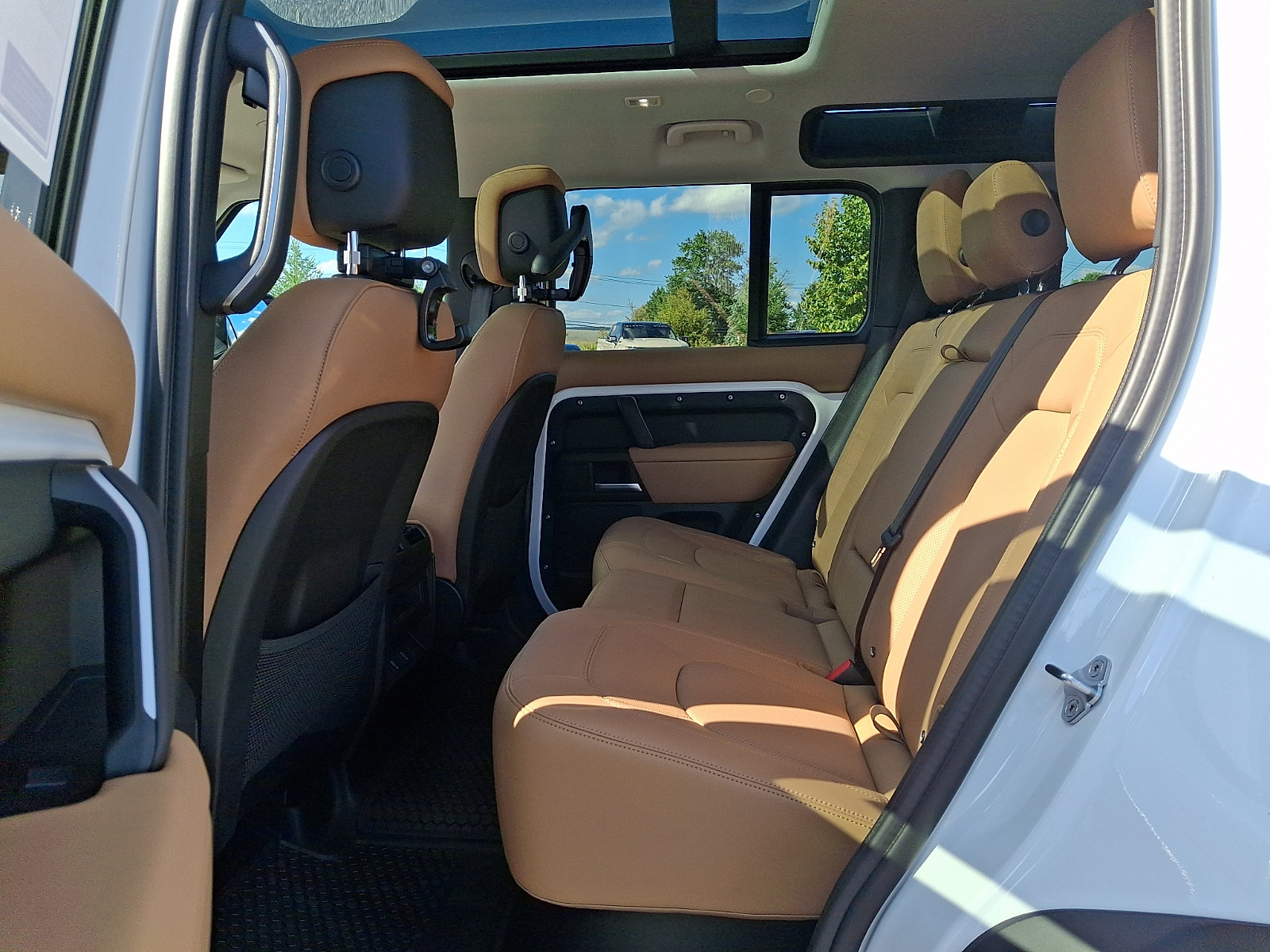 New 2026 Land Rover Defender 110 S AWD/4WD image 9