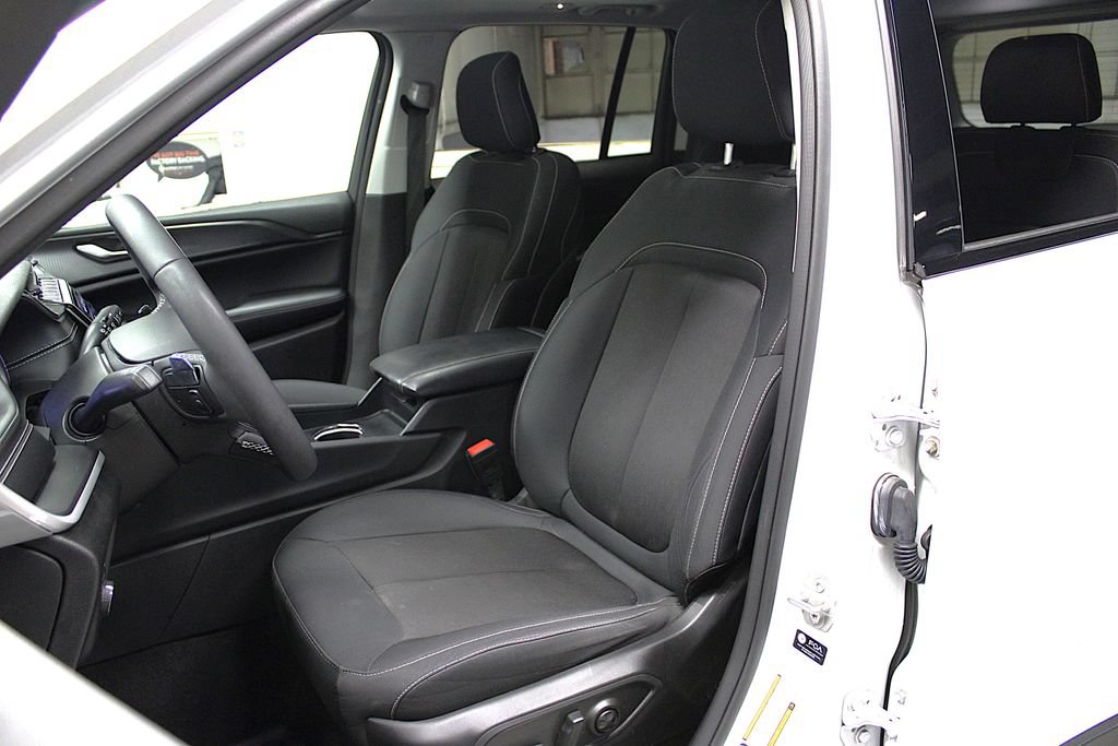 Certified 2023 Jeep Grand Cherokee Laredo X AWD/4WD image 25