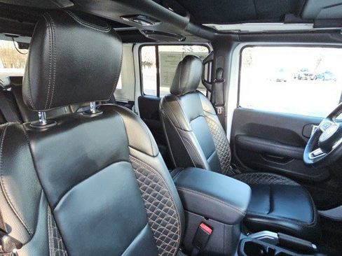 Used 2022 Jeep Wrangler Unlimited Sahara image 12