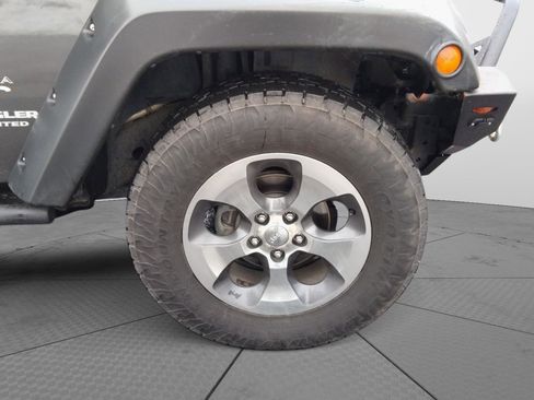 Used 2017 Jeep Wrangler Unlimited Sahara w/ Max Tow Package image 31