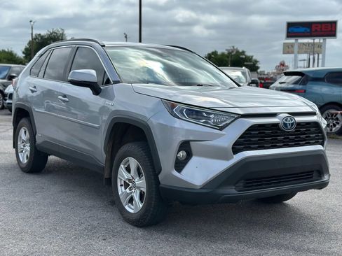 Used 2021 Toyota RAV4 XLE w/ Convenience Package AWD/4WD image 4