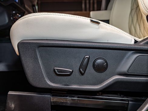 Used 2025 Ford Bronco Badlands image 21